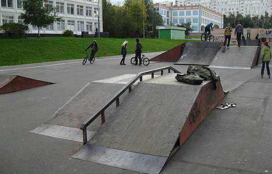 Уличный скейтпарк в Зябликово